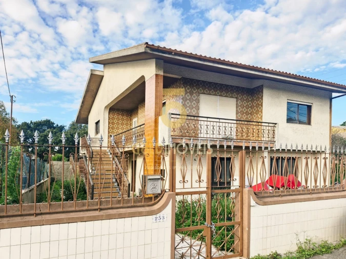 Moradia T4 para Venda em Santa Maria de Lamas Foto 2