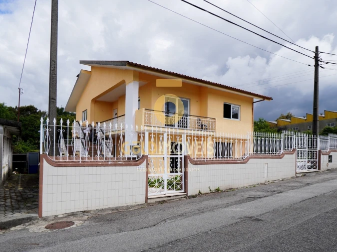 Moradia T4 para Venda em Santa Maria de Lamas Foto 5