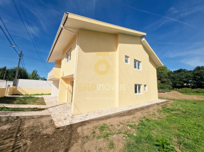 Moradia T4 para Venda em Santa Maria de Lamas Foto 2