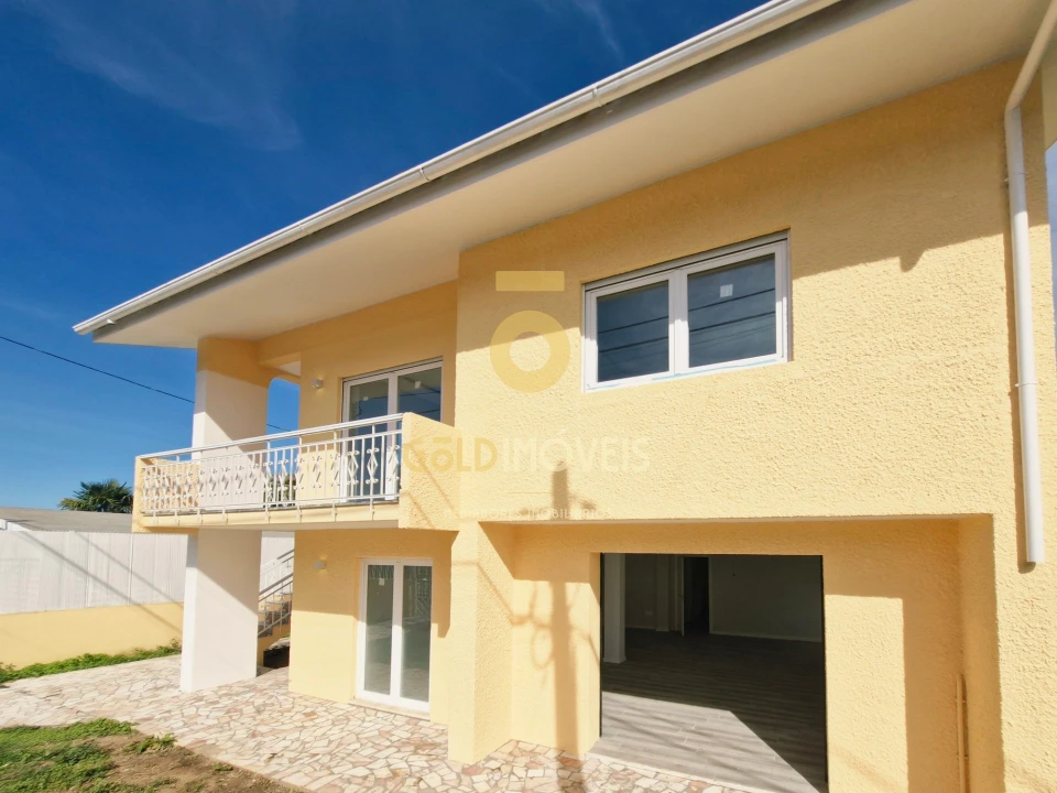 Moradia T4 para Venda em Santa Maria de Lamas Foto 3