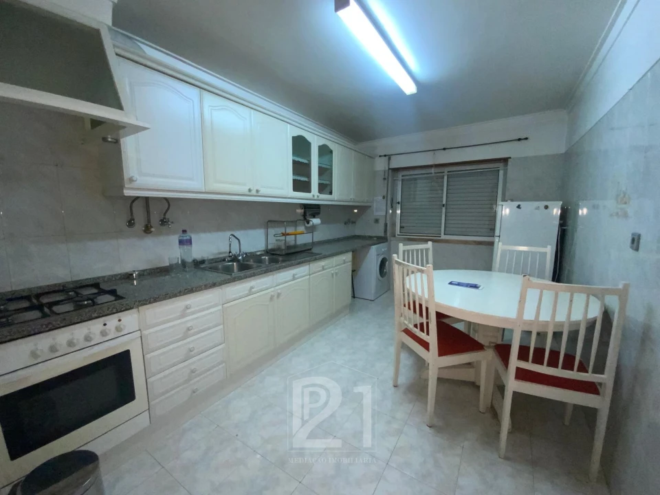 Apartamento T1 para Venda em Massamá e Monte Abraão Foto 17