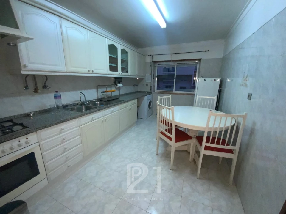 Apartamento T1 para Venda em Massamá e Monte Abraão Foto 18