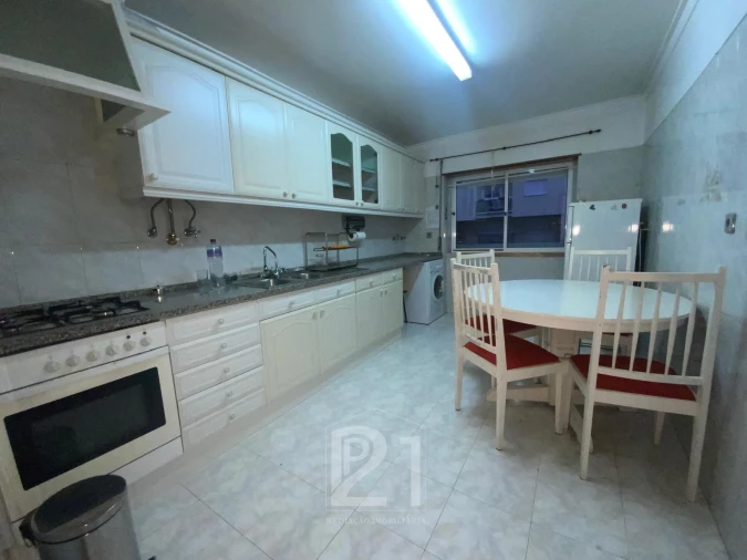 Apartamento T1 para Venda em Massamá e Monte Abraão Foto 19