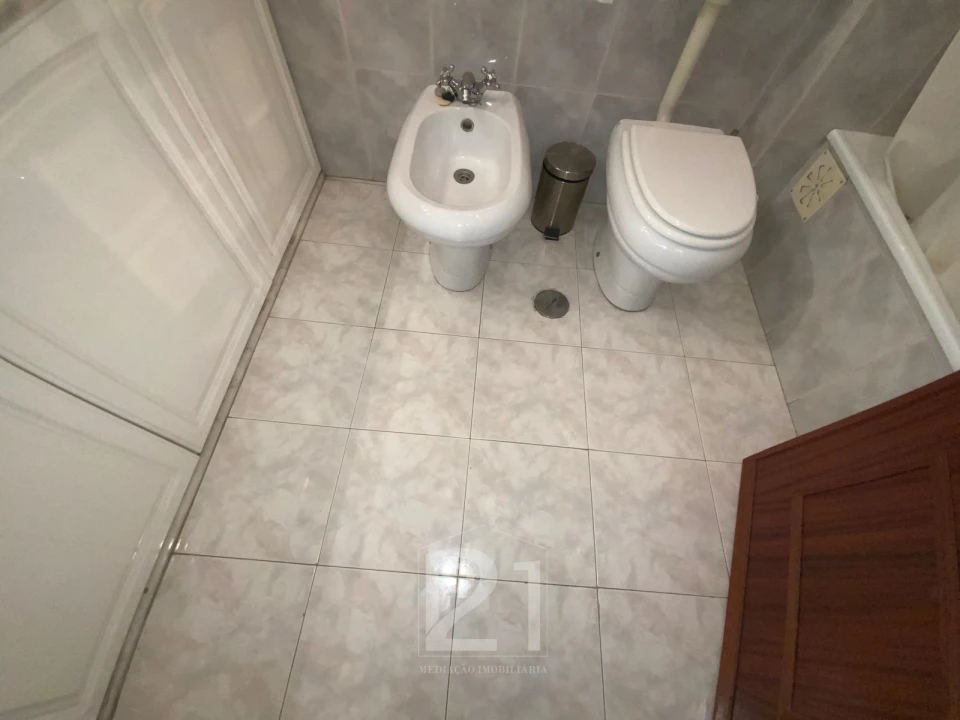 Apartamento T1 para Venda em Massamá e Monte Abraão Foto 25