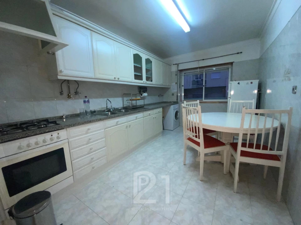 Apartamento T1 para Venda em Massamá e Monte Abraão Foto 19