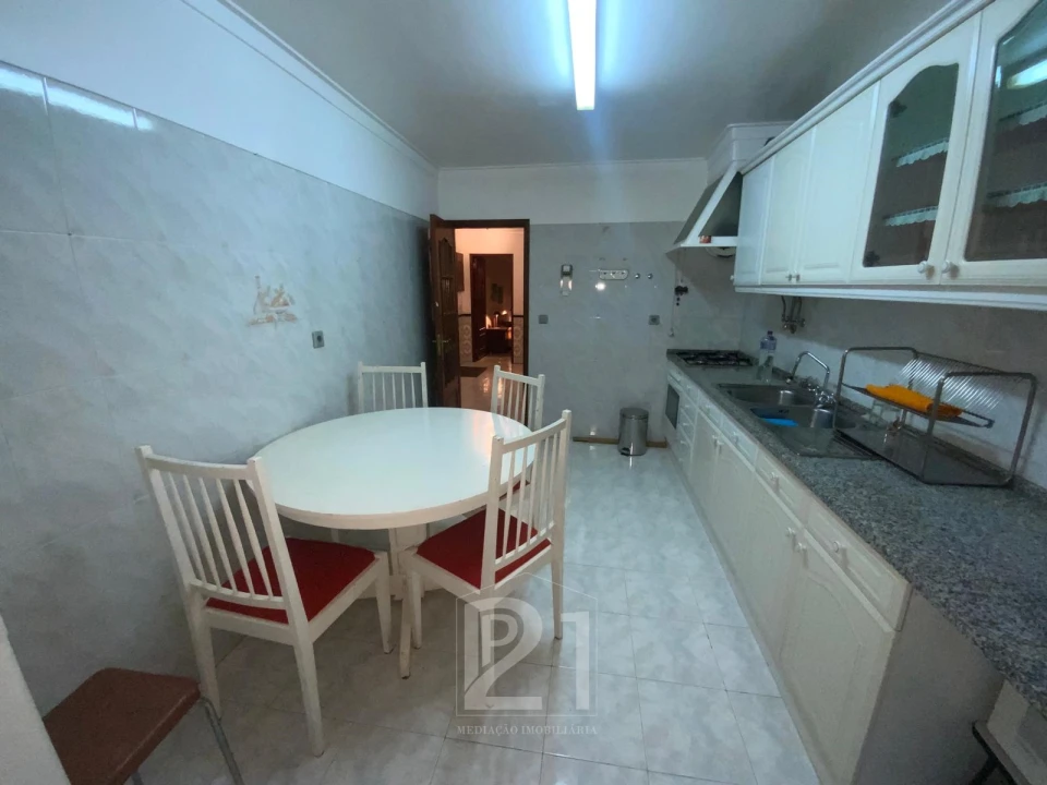 Apartamento T1 para Venda em Massamá e Monte Abraão Foto 21