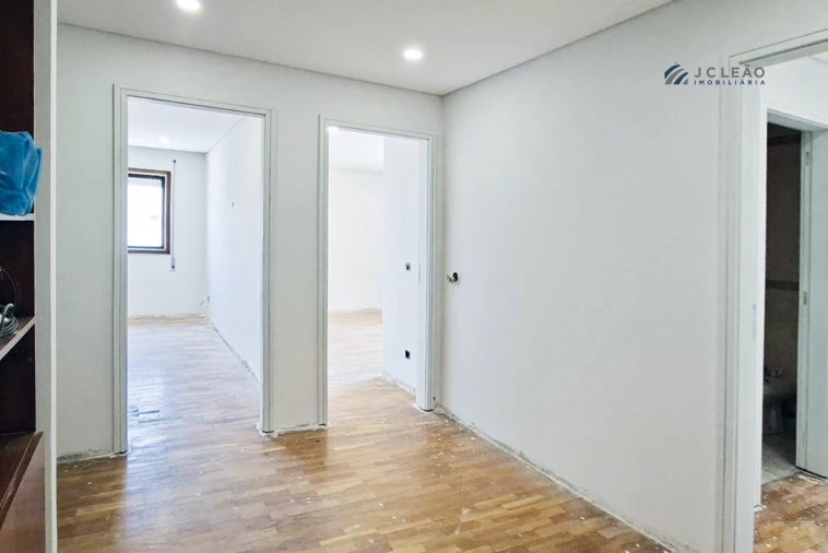 Apartamento T4 para Venda em Paredes Foto 35