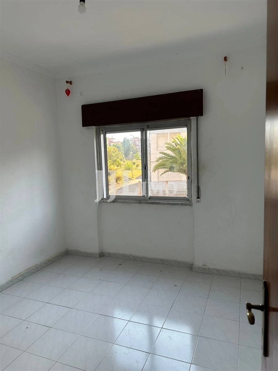 Apartamento T2 para Arrendamento em Amora Foto 9