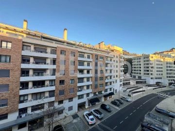 Apartamento T2 para Arrendamento em São Domingos de Benfica