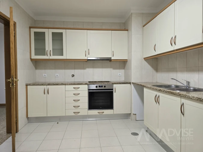 Apartamento T3 para Arrendamento em Viseu Foto 3