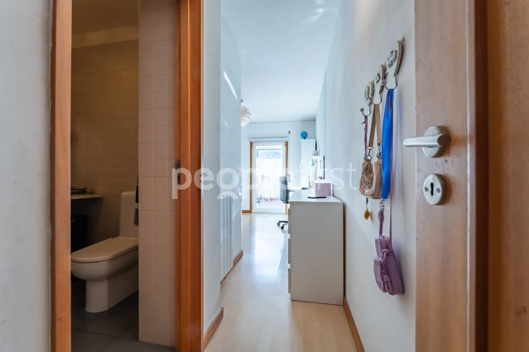 Apartamento T2 para Venda em Vilar de Andorinho Foto 15