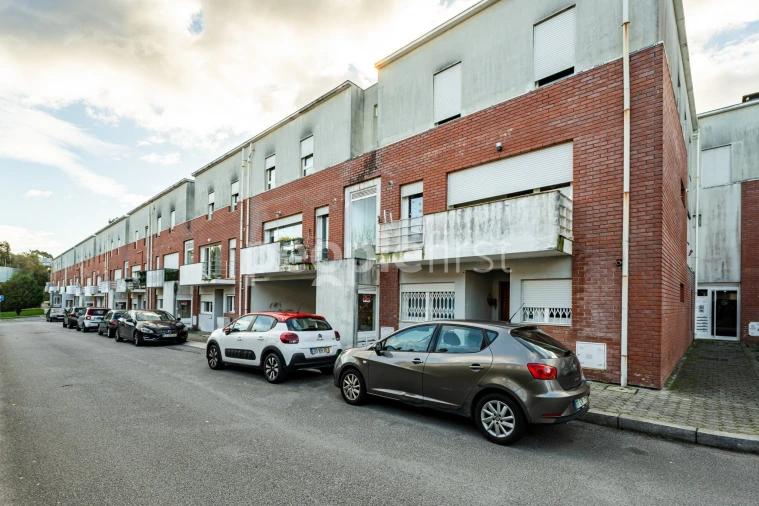 Apartamento T2 para Venda em Vilar de Andorinho Foto 1