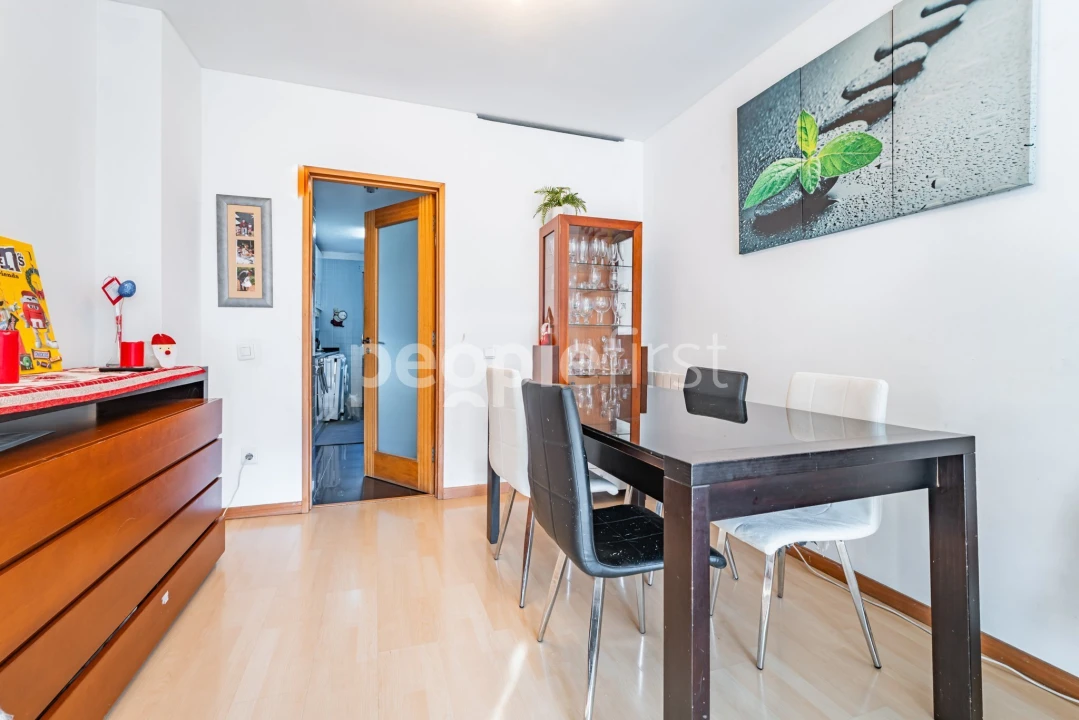 Apartamento T2 para Venda em Vilar de Andorinho Foto 4