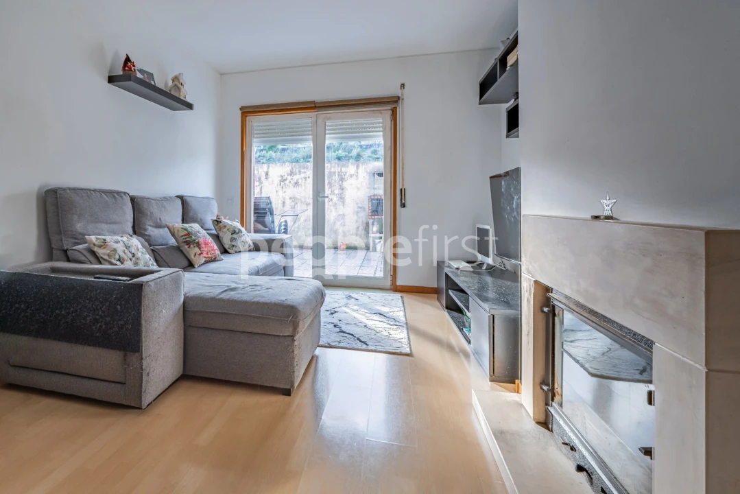 Apartamento T2 para Venda em Vilar de Andorinho Foto 5