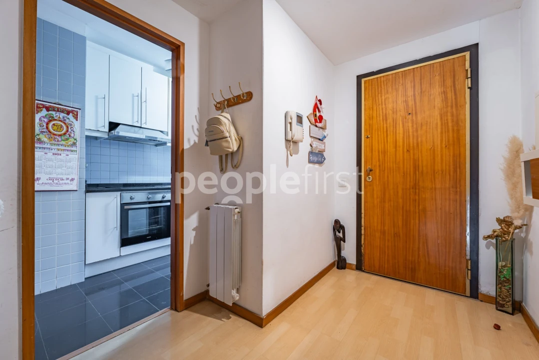 Apartamento T2 para Venda em Vilar de Andorinho Foto 2