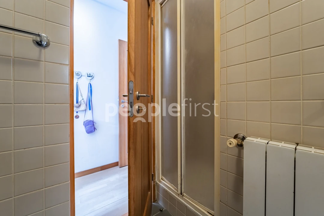 Apartamento T2 para Venda em Vilar de Andorinho Foto 16