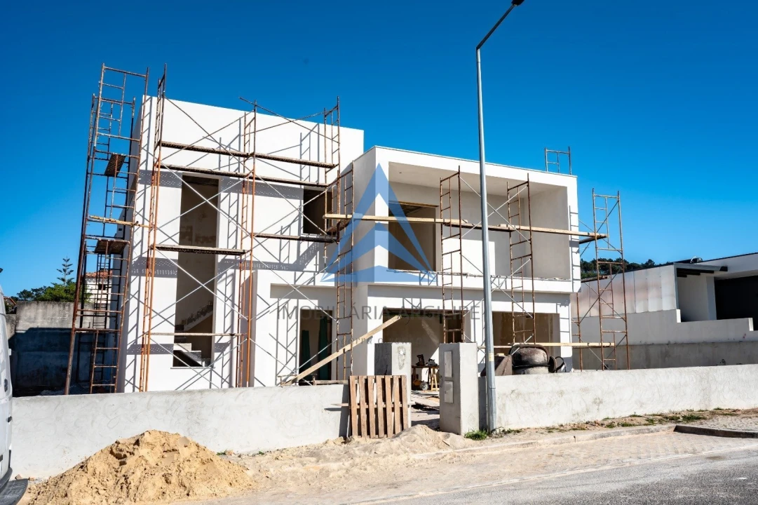 Moradia T5 para Venda em Tornada e Salir do Porto Foto 1