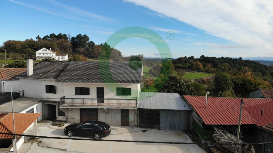 Moradia T5 para Venda em Santiago de Ribeira de Alhariz Foto 1