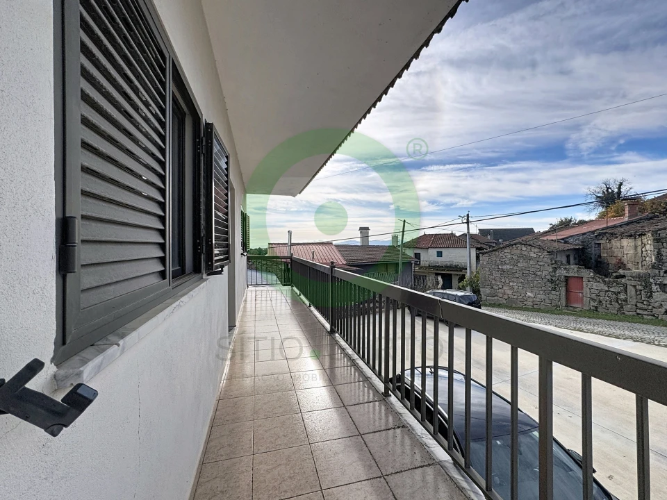 Moradia T5 para Venda em Santiago de Ribeira de Alhariz Foto 3