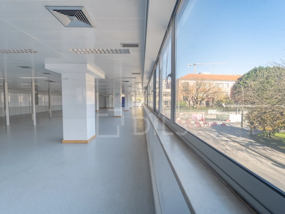 Escritório para Arrendamento em Lordelo do Ouro e Massarelos Foto 9