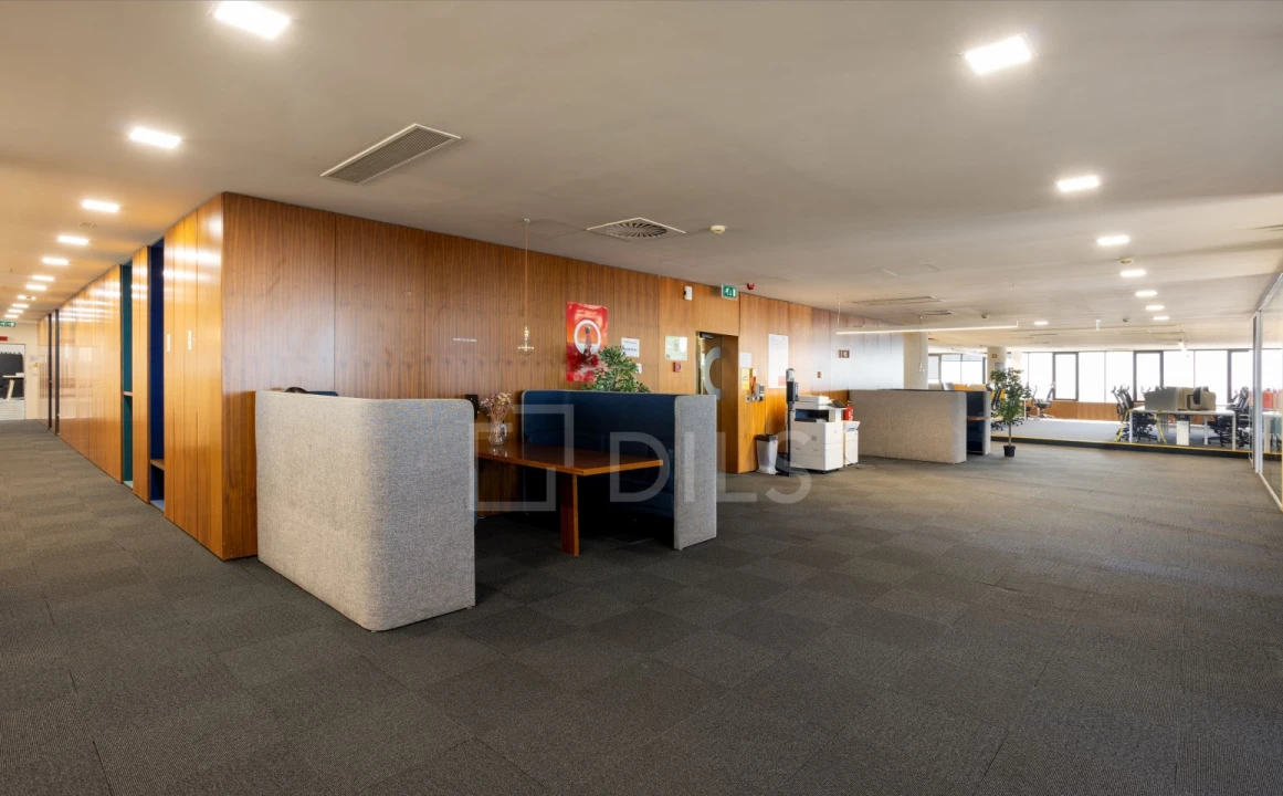 Escritório para Arrendamento em Campo de Ourique Foto 9