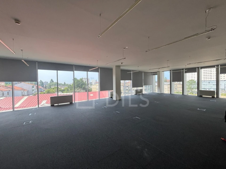 Escritório para Arrendamento em Lordelo do Ouro e Massarelos Foto 5