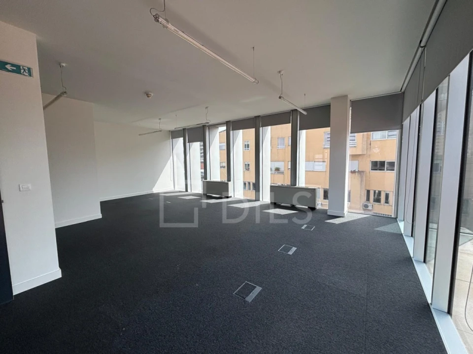 Escritório para Arrendamento em Lordelo do Ouro e Massarelos Foto 7