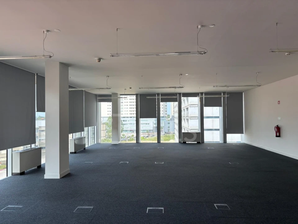 Escritório para Arrendamento em Lordelo do Ouro e Massarelos Foto 10