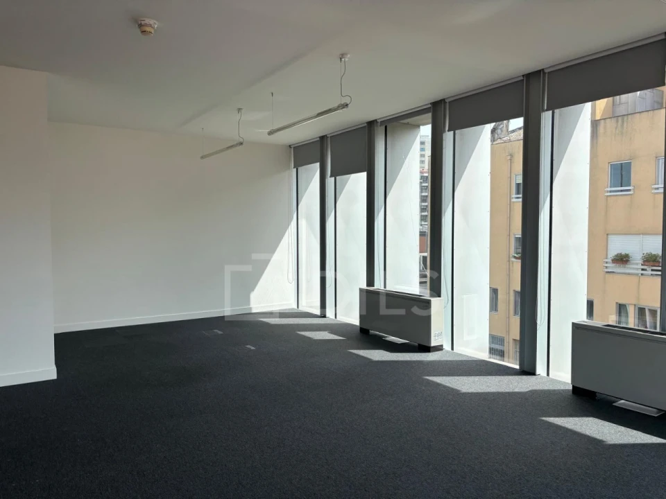 Escritório para Arrendamento em Lordelo do Ouro e Massarelos Foto 11