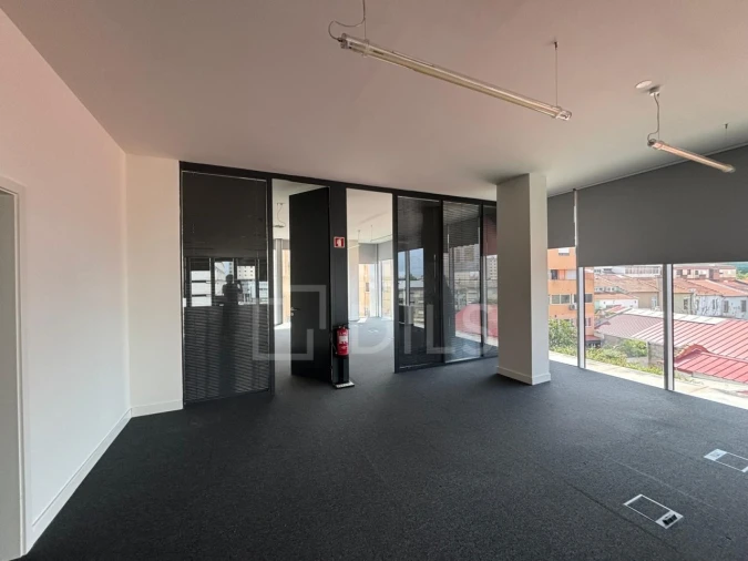 Escritório para Arrendamento em Lordelo do Ouro e Massarelos Foto 8