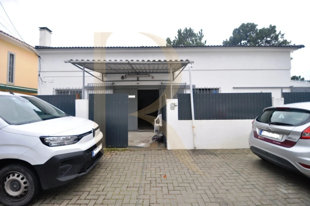 Armazém para Venda em Seixal, Arrentela e Aldeia de Paio Pires Foto 2