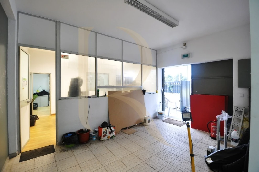 Armazém para Venda em Seixal, Arrentela e Aldeia de Paio Pires Foto 8