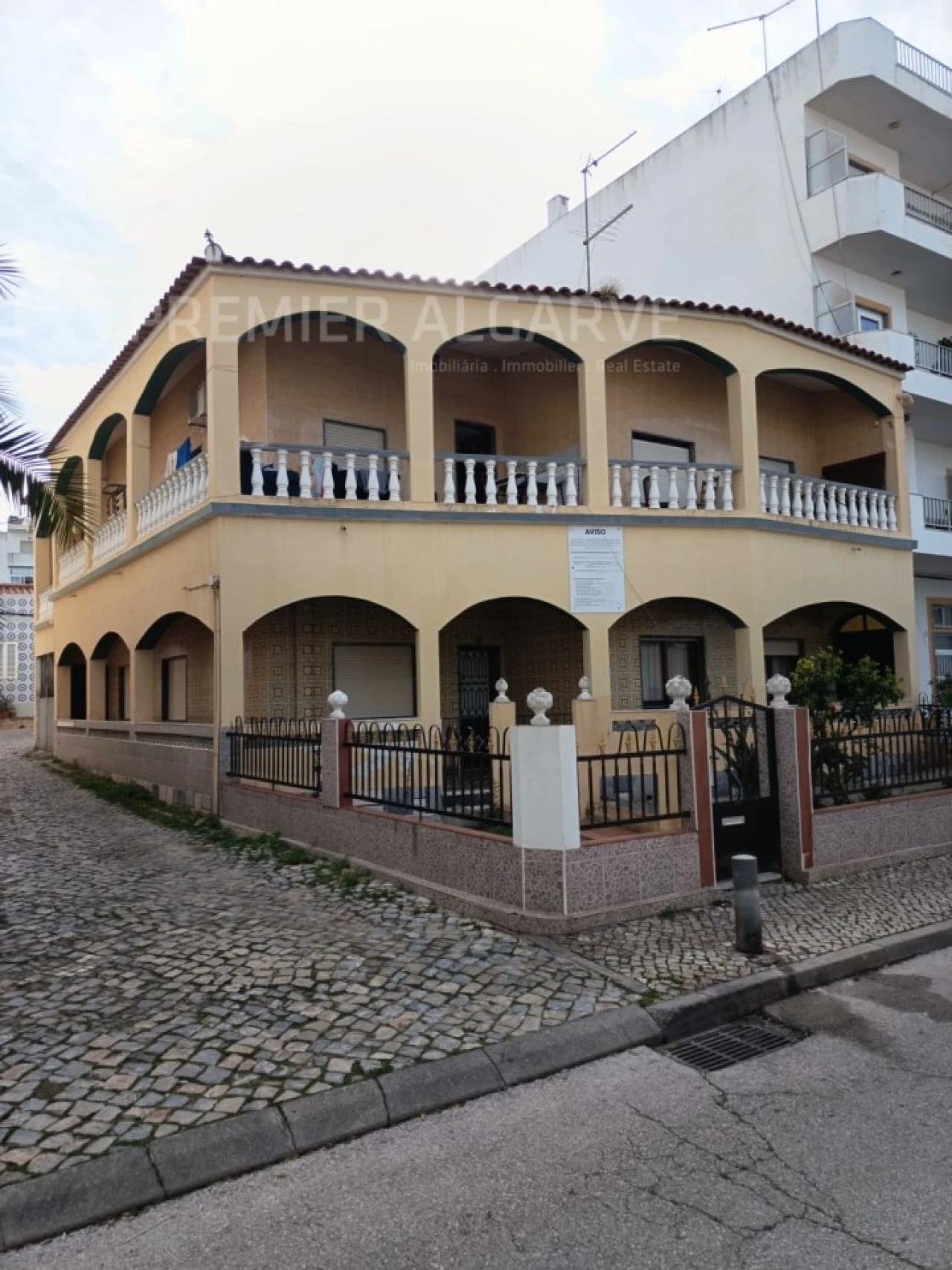 Moradia T9 para Venda em Quarteira Foto 2