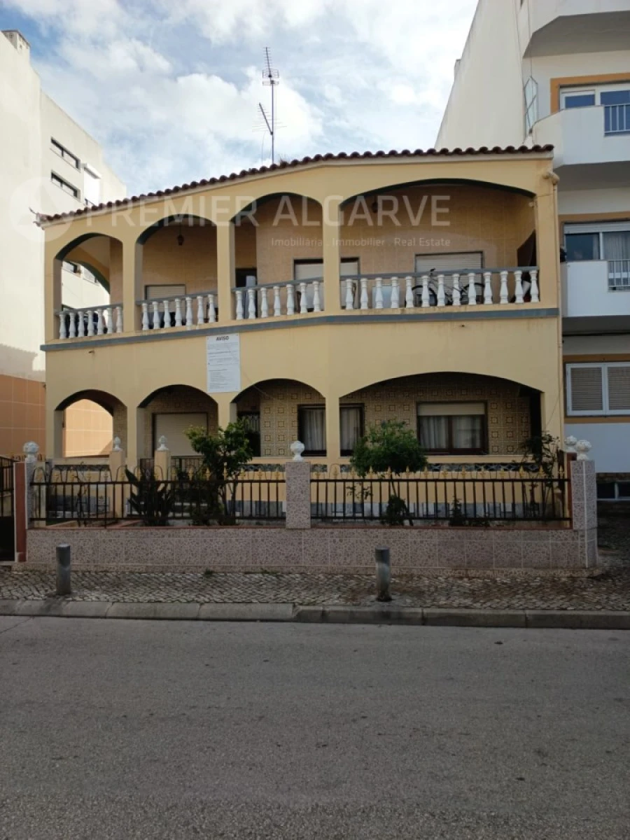 Moradia T9 para Venda em Quarteira Foto 1