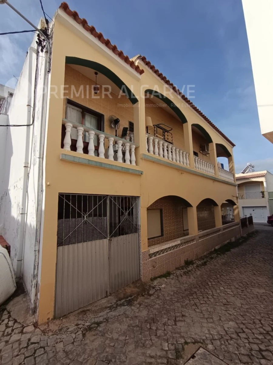 Moradia T9 para Venda em Quarteira Foto 3