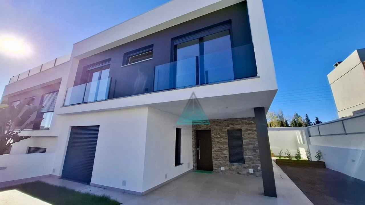 Moradia T4 para Venda em Laranjeiro e Feijó Foto 3