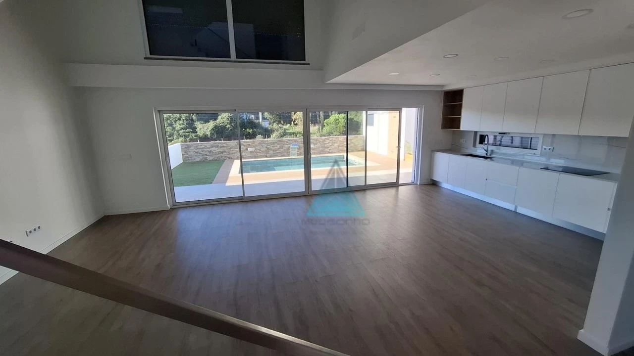 Moradia T4 para Venda em Laranjeiro e Feijó Foto 17