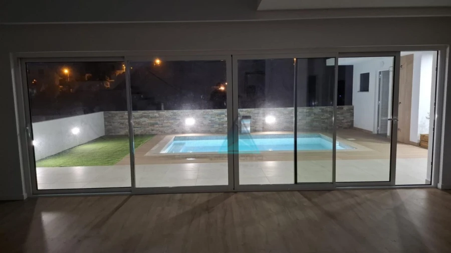 Moradia T4 para Venda em Laranjeiro e Feijó Foto 9