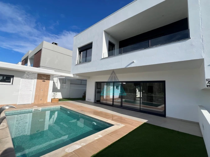 Moradia T4 para Venda em Laranjeiro e Feijó Foto 1