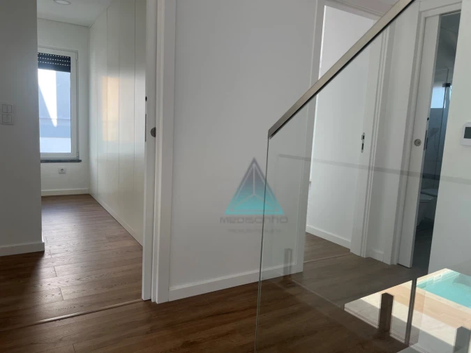 Moradia T4 para Venda em Laranjeiro e Feijó Foto 33