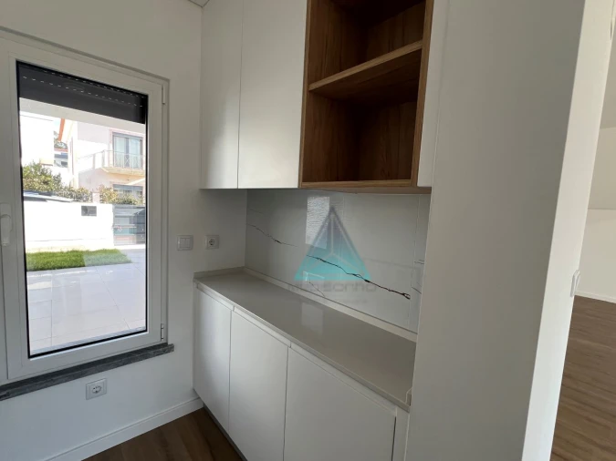 Moradia T4 para Venda em Laranjeiro e Feijó Foto 15