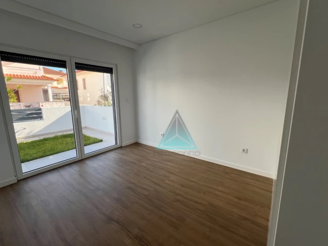 Moradia T4 para Venda em Laranjeiro e Feijó Foto 19