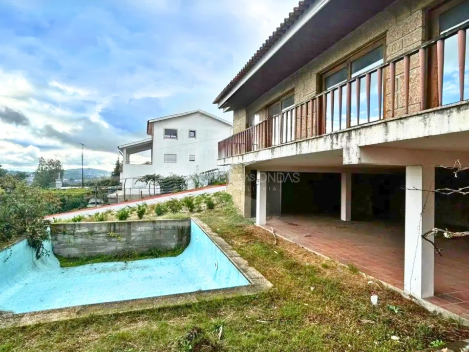 Moradia T8 para Venda em Azurem Foto 1