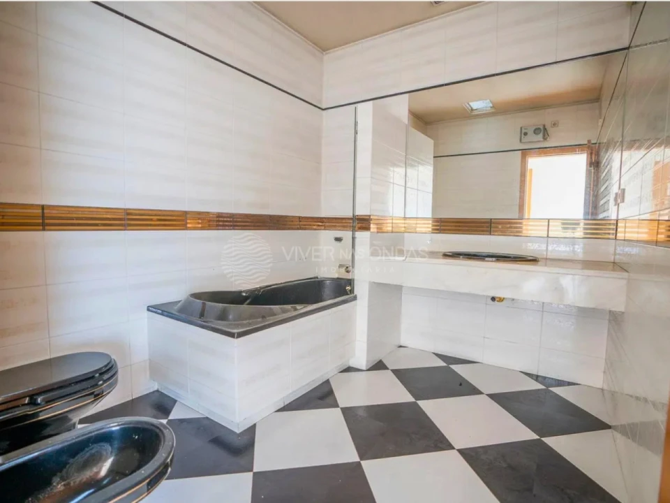 Moradia T8 para Venda em Azurem Foto 10