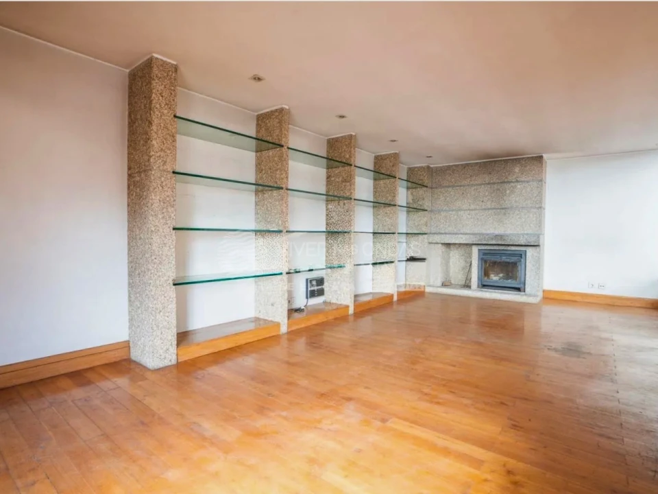 Moradia T8 para Venda em Azurem Foto 15