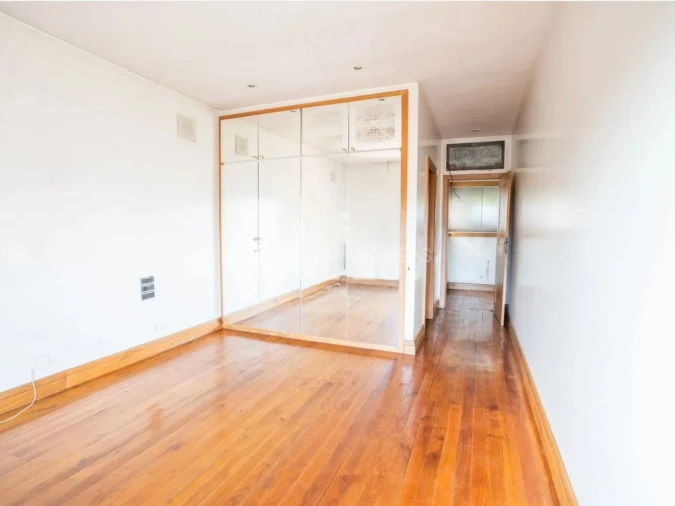 Moradia T8 para Venda em Azurem Foto 12