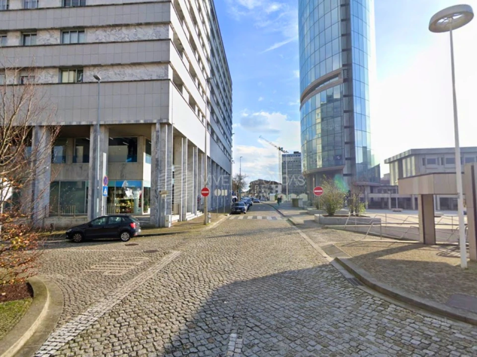 Loja para Venda em Cidade da Maia Foto 13