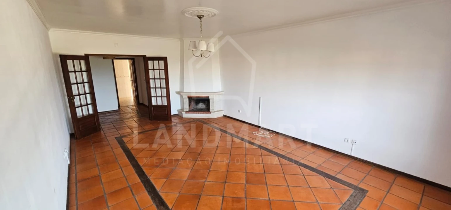Apartamento T3 para Venda em Turquel Foto 1