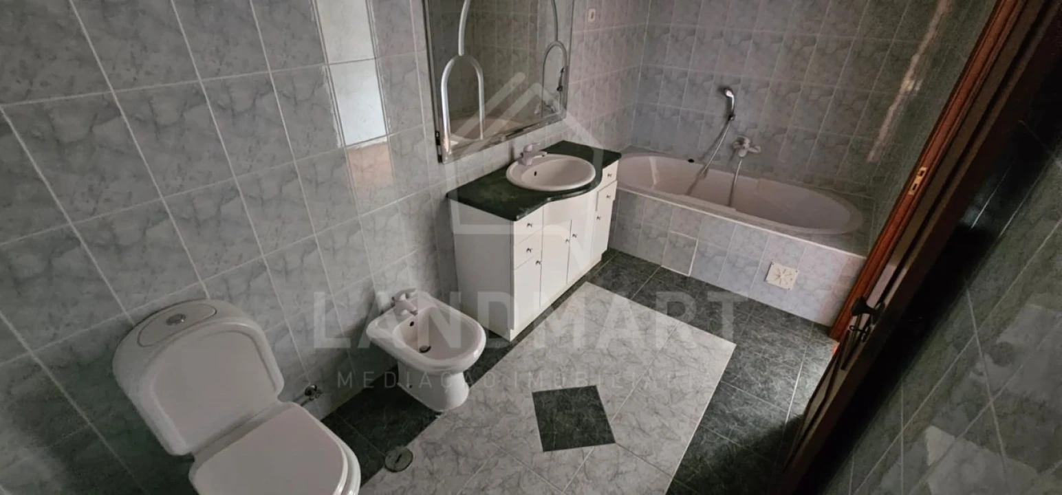 Apartamento T3 para Venda em Turquel Foto 12