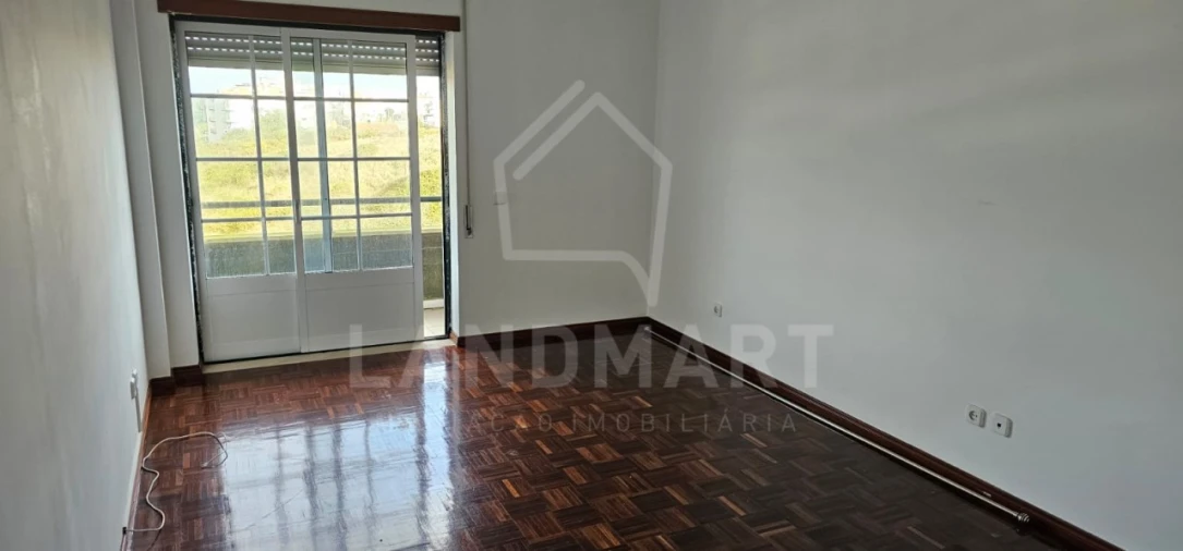Apartamento T3 para Venda em Turquel Foto 8